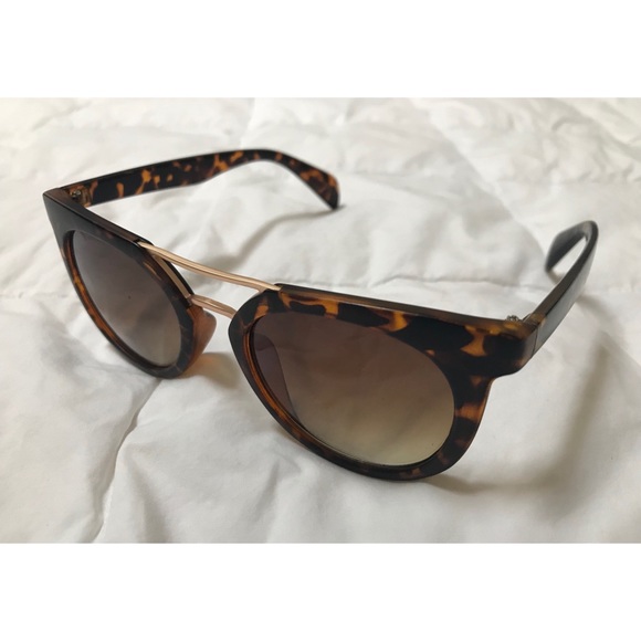 Brown Tortoise Shell Sunglasses - Picture 1 of 4